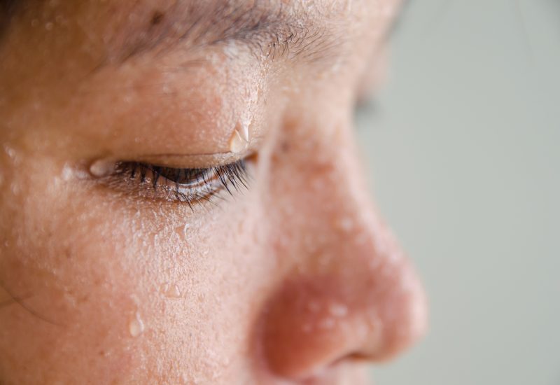 sweat-on-the-eyes-of-woman-excercise-focus-sweat-2023-11-27-05-36-46-utc-web